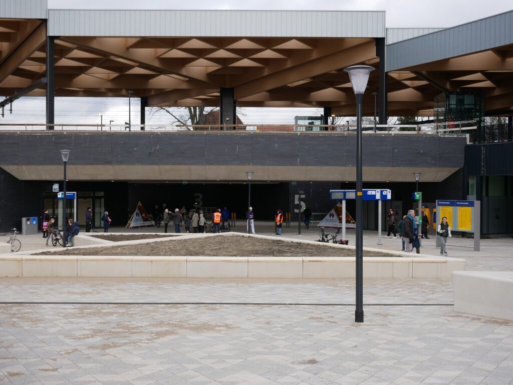 Het Noordplein van station Ede-Wageningen kort na de opening in februari 2024